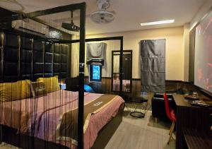 Postel nebo postele na pokoji v ubytování Kha Thy Hotel 2