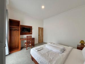 Ένα ή περισσότερα κρεβάτια σε δωμάτιο στο Ras Villa