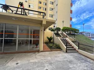 Το κτήριο όπου στεγάζεται  το διαμέρισμα +16 φωτογραφίες