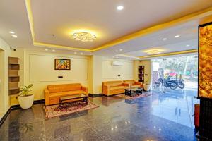 Posezení v ubytování Hotel Caves Plaza Inn Near Delhi Airport
