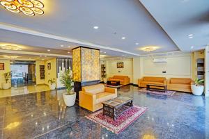 Posezení v ubytování Hotel Caves Plaza Inn Near Delhi Airport