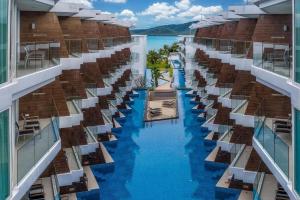 Bazén v ubytování The Beachfront Hotel Phuket nebo v jeho okolí
