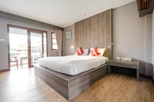 Postel nebo postele na pokoji v ubytování Naiya Buree Boutique Resort