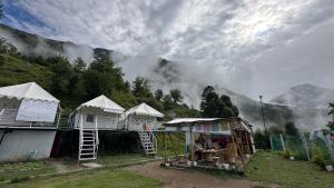 Loodusmaastik of the luxury tent lähedal