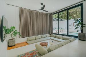 Χώρος καθιστικού στο Villa Enam