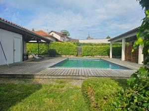 a swimming pool in a yard next to a house at La Martinelle in Maurs