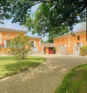 a house with a driveway in front of it at Chateau Ciers in Saint-Ciers-sur-Gironde