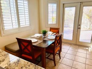 Φωτογραφία από το άλμπουμ του Room in Cheerful 2-bed House - Shared bathroom στο Λας Βέγκας +8 φωτογραφίες