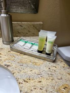 Φωτογραφία από το άλμπουμ του Room in Cheerful 2-bed House - Shared bathroom στο Λας Βέγκας