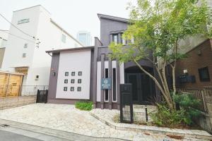 Το κτήριο όπου στεγάζεται  η βίλα