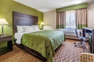 Ένα ή περισσότερα κρεβάτια σε δωμάτιο στο Quality Inn New London +38 φωτογραφίες