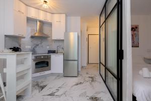 Kuchyň nebo kuchyňský kout v ubytování Seventh Sky