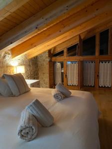 Una cama o camas en una habitación de La Casuca De la Iglesia