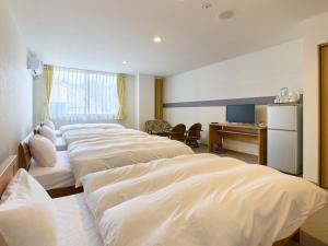 Rúm í herbergi á Owara View Hotel