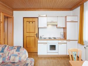 Kuchnia lub aneks kuchenny w obiekcie Spacious Apartment near Ski Area in Mittersill