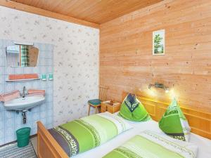 Łóżko lub łóżka w pokoju w obiekcie Spacious Apartment near Ski Area in Mittersill