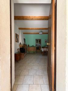 TV a/nebo společenská místnost v ubytování Casa in campagna a Rosciano