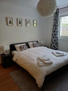 Posteľ alebo postele v izbe v ubytovaní Spacieux appart - 2 chambres à coucher incl Jacuzzi Privé