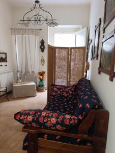 a couch with a pillow on it in a room at Casetta Sarina in Palazzolo Acreide