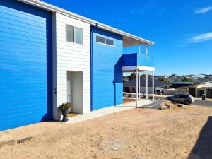 Foto dalla galleria di Azure Haven Holiday Home a Port Hughes