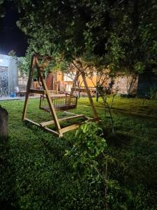 Vonkajšia záhrada v ubytovaní ТИФАНИ - дом с бассейном у речки