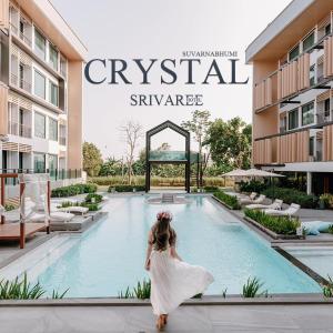 Bazén v ubytování Crystal Srivaree Suvarnabhumi Hotel nebo v jeho okolí