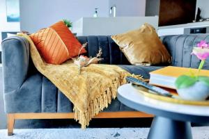 Zona d'estar a Highrise Best Location 2 Bedrooms & 2 Bathrooms