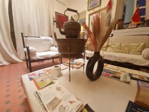Uma área de estar em HOSTEL bANANA