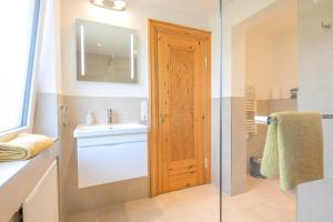 Koupelna v ubytování Haus Westsee EG mit Garten
