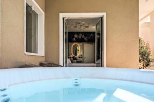 Bazén v ubytování Hotel Nautilus Excelsior - Adults Only nebo v jeho okolí
