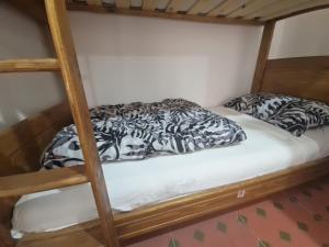 Uma cama ou camas num quarto em HOSTEL bANANA