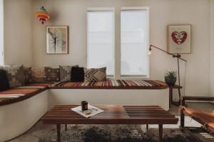 Posezení v ubytování Retreat Suite at Iconic Property