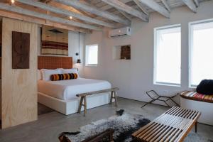 Posezení v ubytování Retreat Suite at Iconic Property