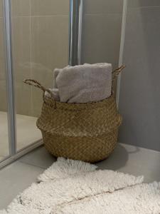 a basket of towels sitting on the floor next to a mirror at Mams-Cottage-Brunhilde in Harnischdorf +18 photos