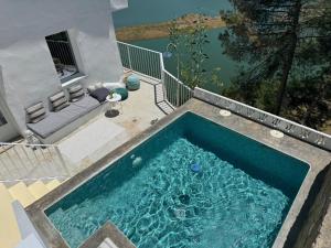 The swimming pool at or close to Casa Trece