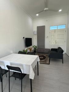 TV a/nebo společenská místnost v ubytování e-Staycation
