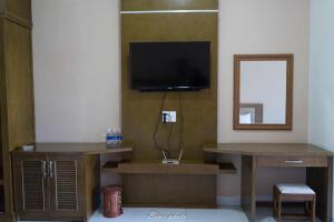 TV a/nebo společenská místnost v ubytování Khách sạn Huân Hạnh + 17 fotografií