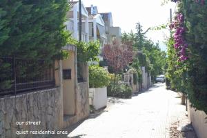 Gambar di galeri bagi Relaxing Studio Apt 1 min to Highway Parking di Athens