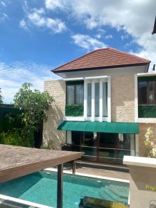 Swimmingpoolen hos eller tæt på Villa Maisha by REJA Villas