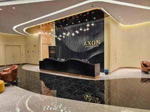 クアラルンプールにあるBukit Bintang Axon Residences 3R2B 3Queens Bedsの建物内のロビー