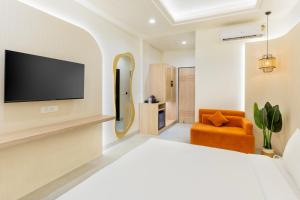 TV a/nebo společenská místnost v ubytování Hotel Elinor By Dazzling Hotels & Resorts