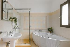 A bathroom at Villa Helios