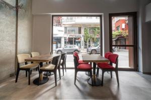 A seating area at Smart and Simple Hotel Karakoy