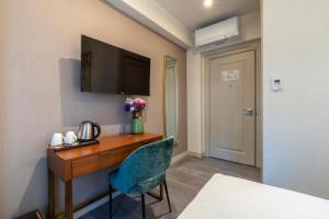 TV a/nebo společenská místnost v ubytování Smart and Simple Hotel Karakoy