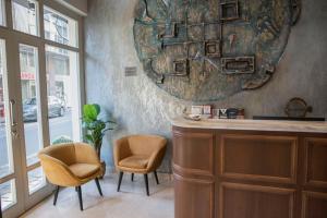A seating area at Smart and Simple Hotel Karakoy