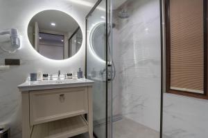 Koupelna v ubytování Smart and Simple Hotel Karakoy + 37 fotografií