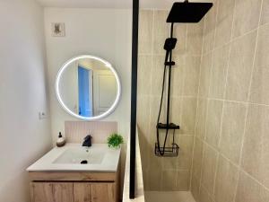 a bathroom with a sink and a mirror at Deux pièces tout confort sur les hauteurs de Propriano in Propriano +19 photos