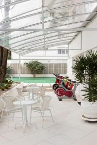 Bazén v ubytování Central Park Flat Jardins nebo v jeho okolí