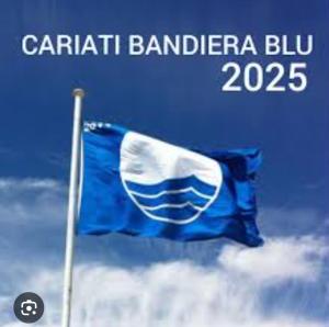 a blue and white flag flying in the sky at Calabria Camera matrimoniale 1 per vacanza al mare VILLA FRANCA in Cariati