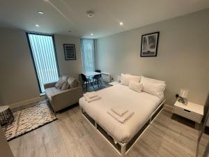 Khu vực ghế ngồi tại Contemporary Studio with free Parking in Bracknell